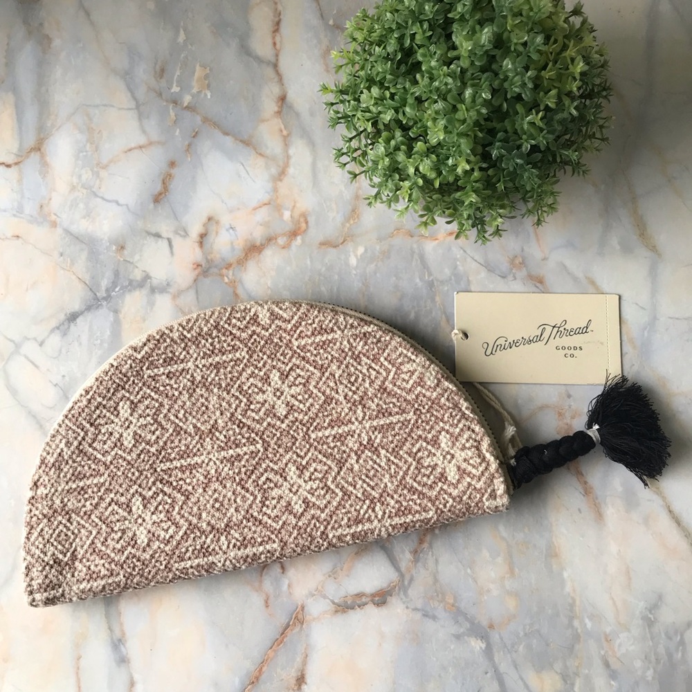 Universal Thread Half Moon Shaped Small Clutch New